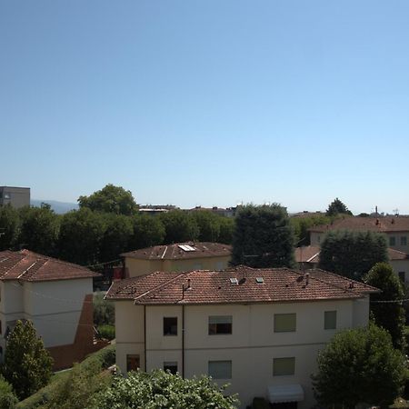 Appartamento Via Grandi - Free Gated Parking - 5 Minutes From Center ลุคคา ภายนอก รูปภาพ